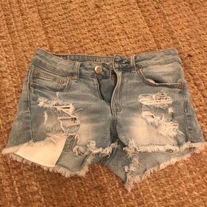 American eagle size 2 women’s distressed shorts